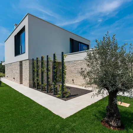 Parenzo Villa