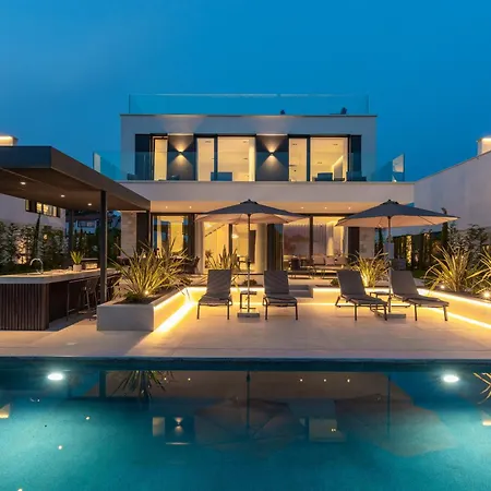 Parenzo Villa *