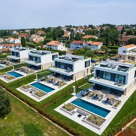 Parenzo Villa *